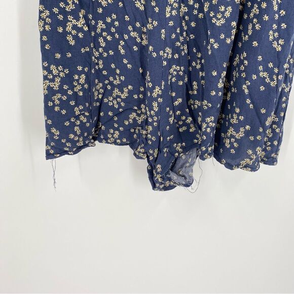 Cotton On Women’s Short Sleeve Button Front Floral Romper size M - Picture 2 of 4